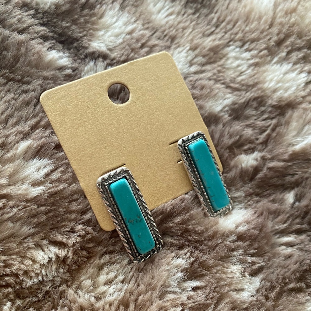 🖤 synthetic turquoise earrings 🖤